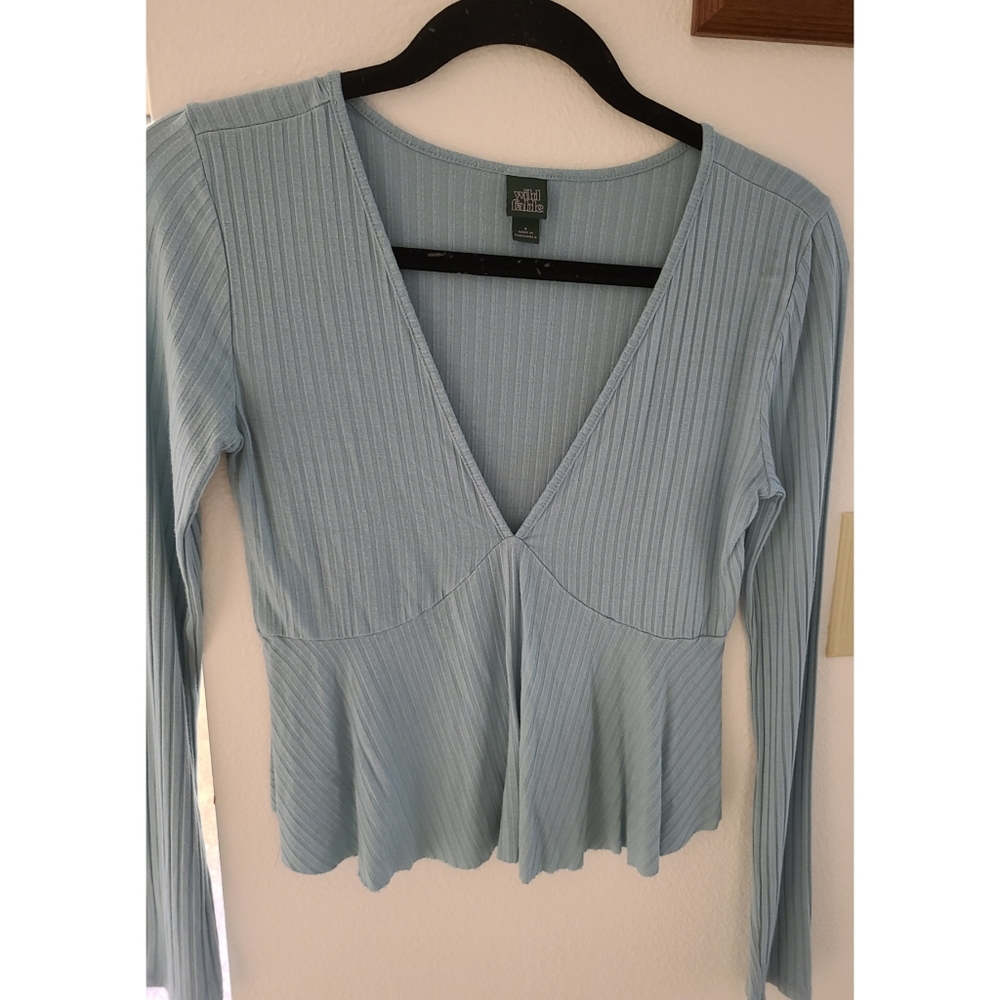 V neck long sleeve shirt